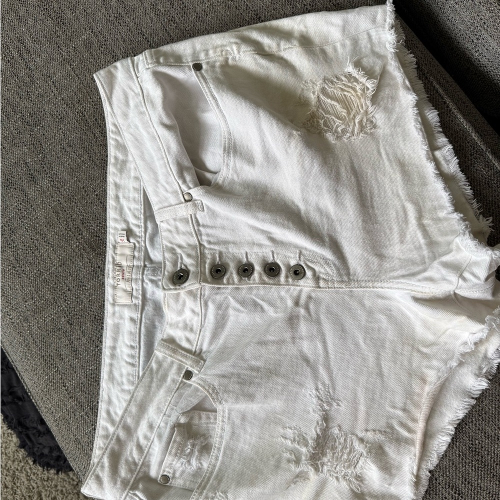 Torrid White Distressed Women's Shorts